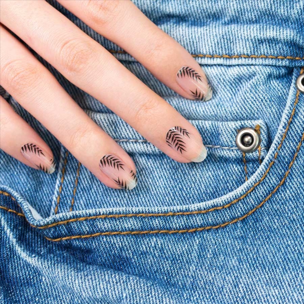 Nails 1 package of 16 strips